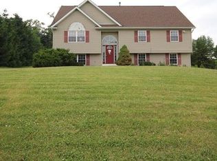 72 Village Dr, Florida, NY 10921