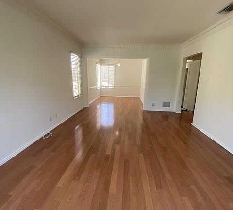 5th image of 154 N Sycamore Ave APT 4