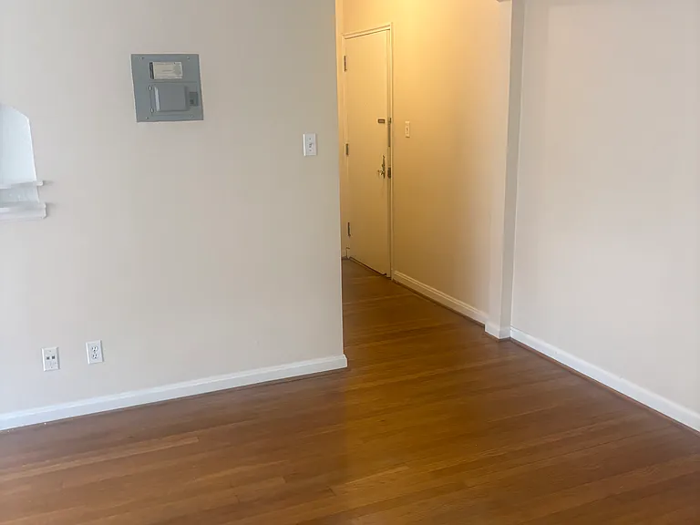 12039 Edgewater Dr #405 — Photo 2