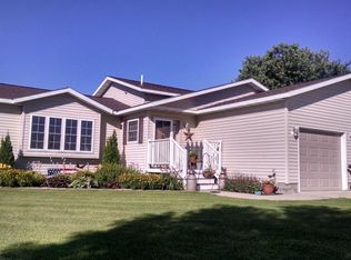 718 6th St NE, Perham, MN 56573