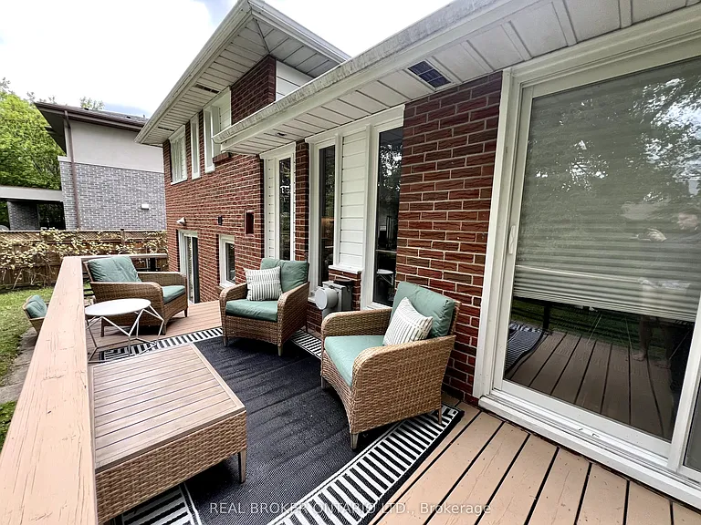51 Castlemere Cres — Photo 22