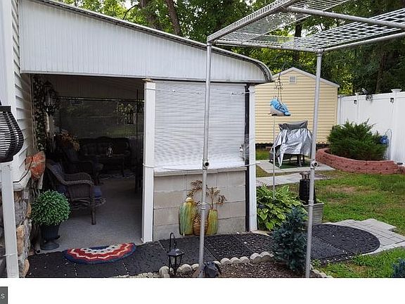4th image of 317 Garden Ave