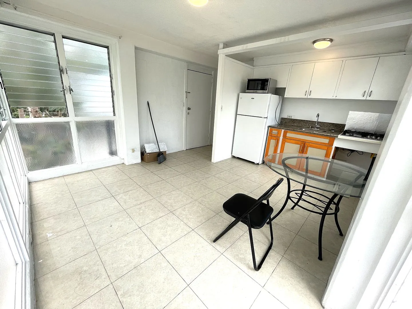 2107 Ala Wai Blvd — Photo 1