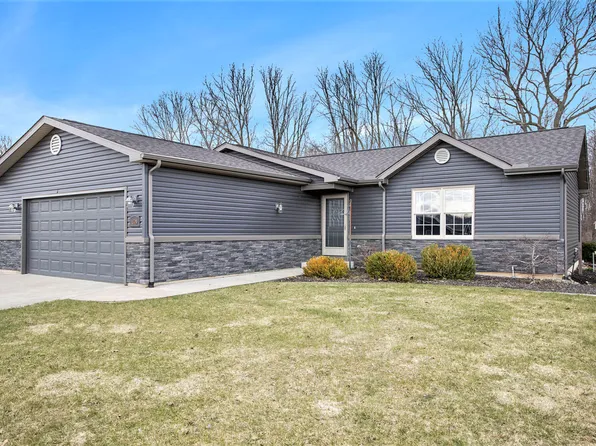 1329 Alivia Dr, Plainwell, MI 49080