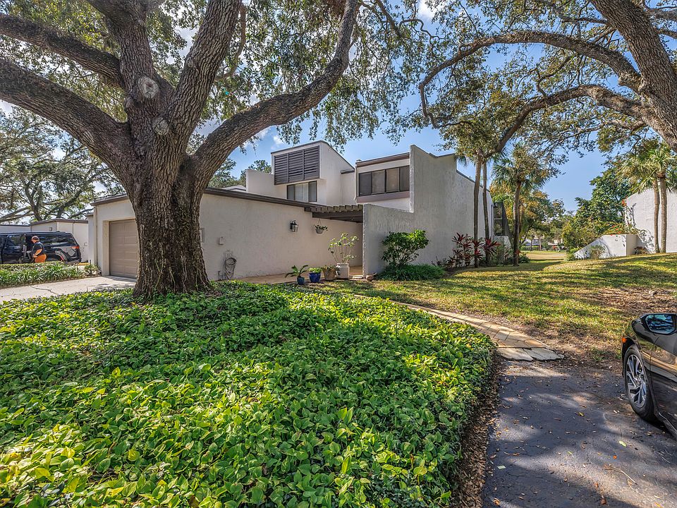 1st image of 4208 Fairway Cir