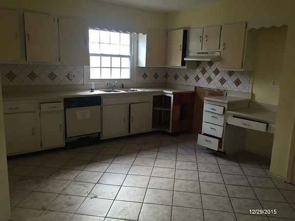 3rd image of 5713 NE Chesswood Dr