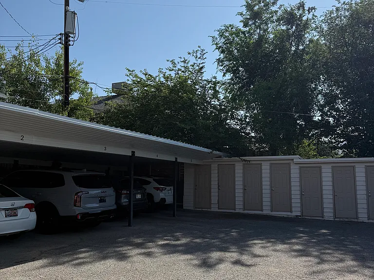 232 N H St — Photo 16