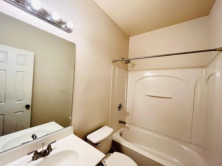 Lower level full bath