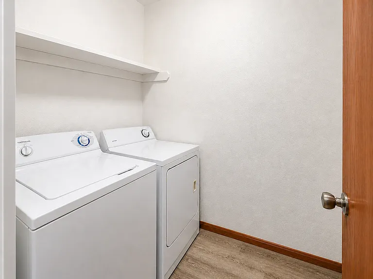 Willow Creek Apartments — Photo 26