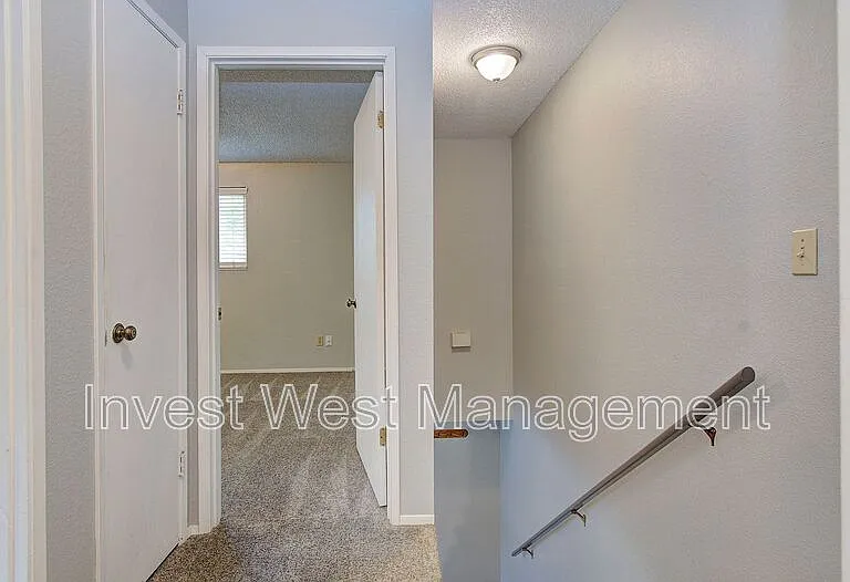710 NE 15th Ave — Photo 16