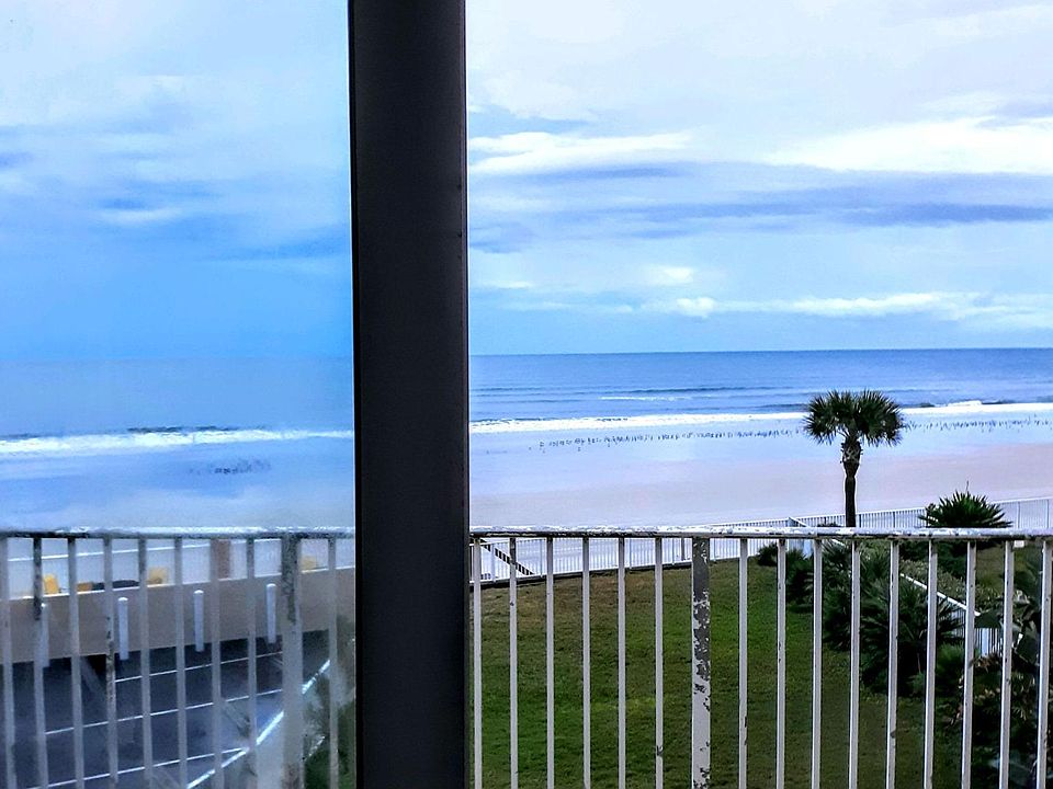 Large Ocean Front Balcony