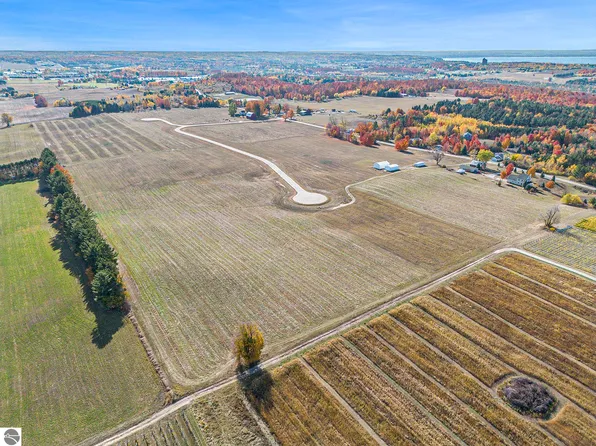 000-H Stroller Ln, Williamsburg, MI 49690