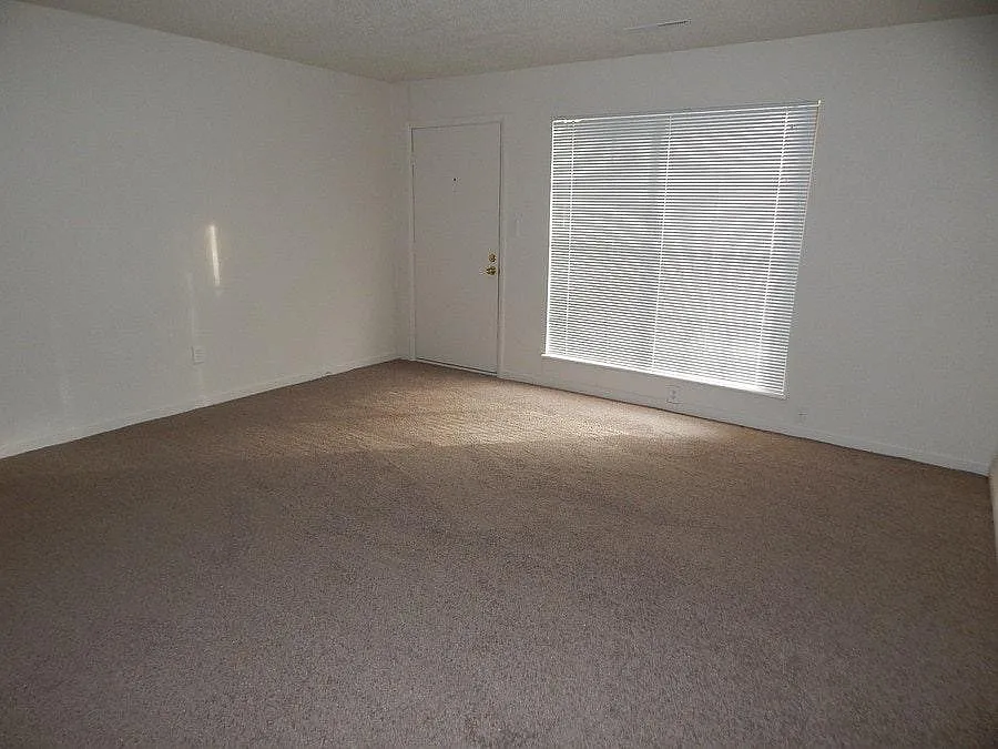 3714 SW 29th Ter — Photo 3
