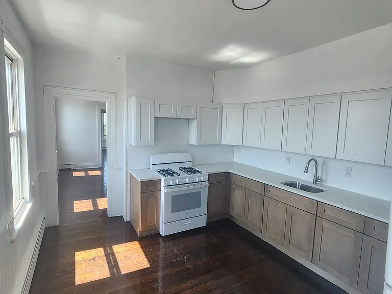 30-32 Geneva St #3 — Photo 1