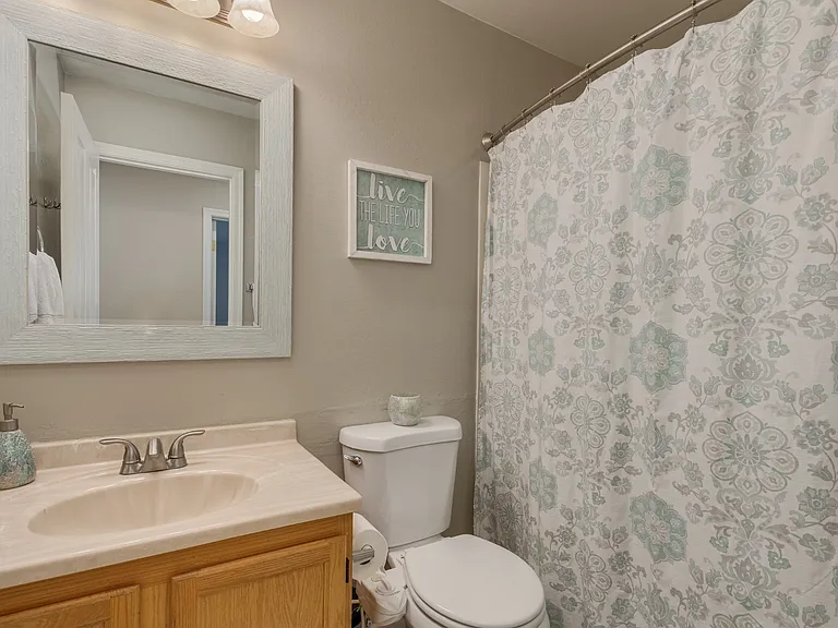 718 W Douglas Ave — Photo 16