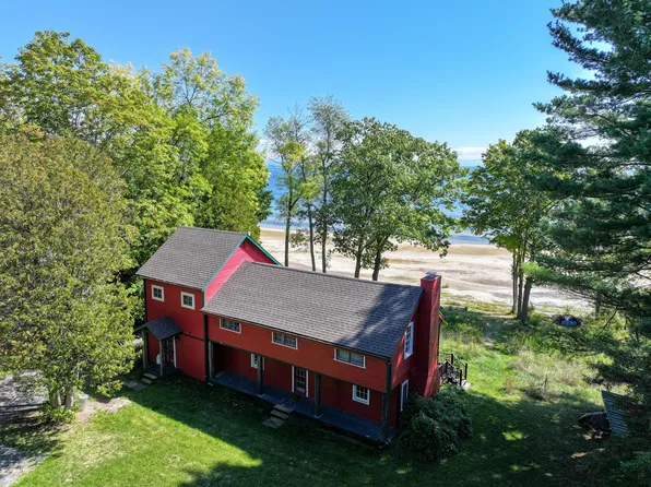 560 Point Rd, Willsboro, NY 12996