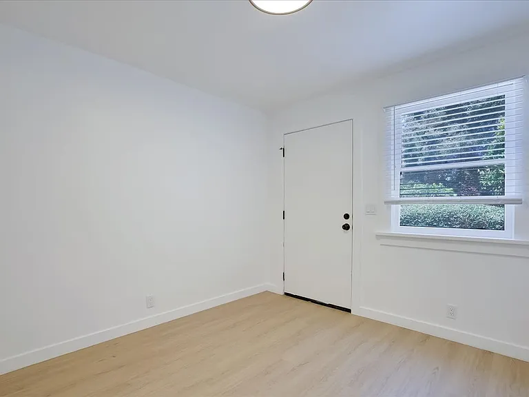 102 S Voluntario St #B — Photo 9