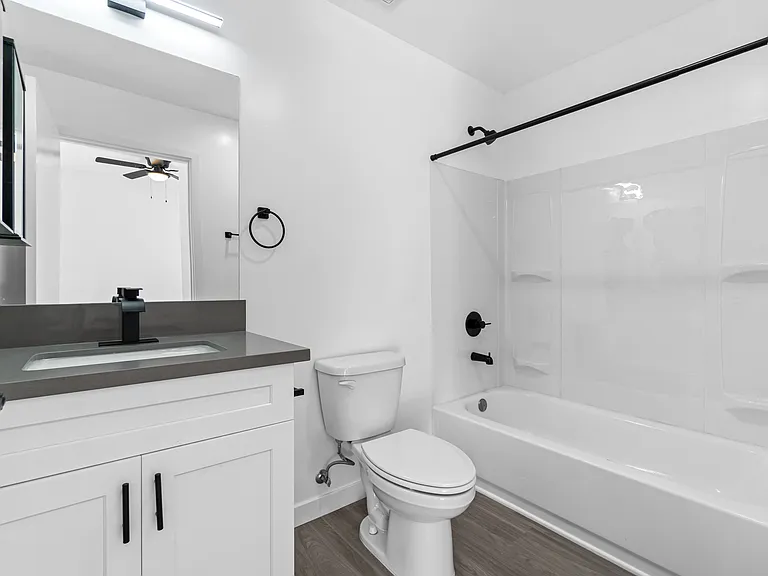 600 Olive Bathroom