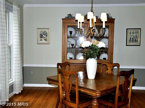 5th image of 14908 Emory Ln