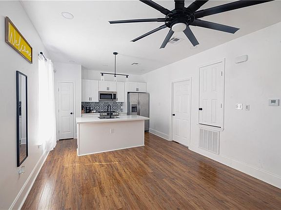 4th image of 4405 Washington Ave