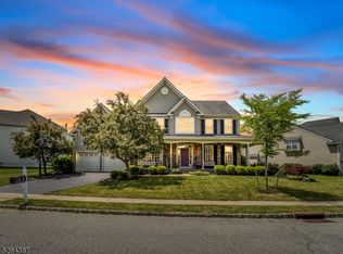 20 Crestview Dr, Clinton, NJ 08809