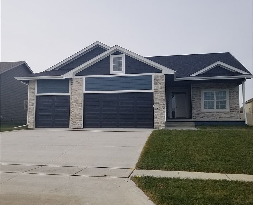 1st image of 602 NW Somerset Ct