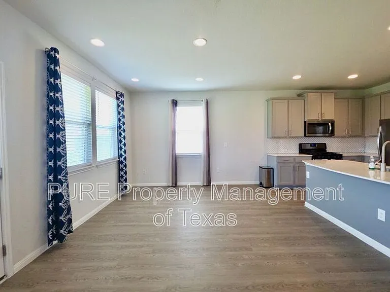 10400 Alemoor Dr — Photo 9