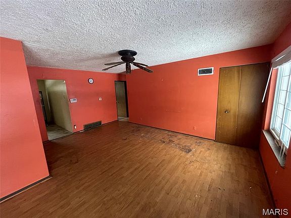 5th image of 2252 Luxmore Dr