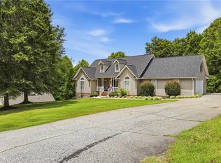 509 Horseshoe Dr, Seneca, SC 29678