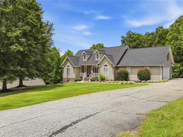 509 Horseshoe Dr, Seneca, SC 29678