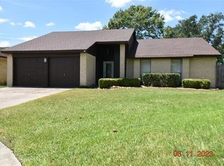 17026 Coachmaker Dr, Friendswood, TX 77546