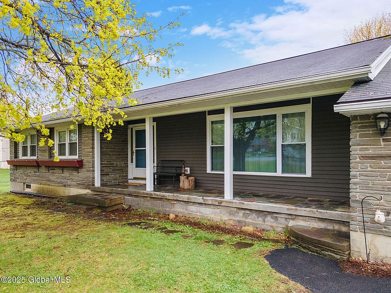 3rd image of 27 Beechwood Drive