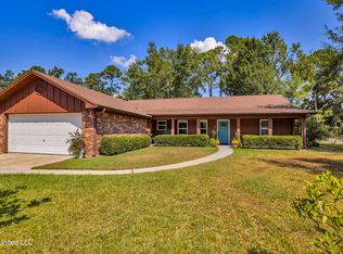 11 Royal Dr, Ocean Springs, MS 39564