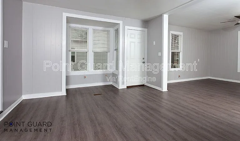 226 S Millwood Ave — Photo 3