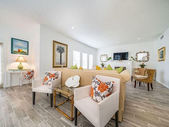 5th image of 211 Seaspray Ave