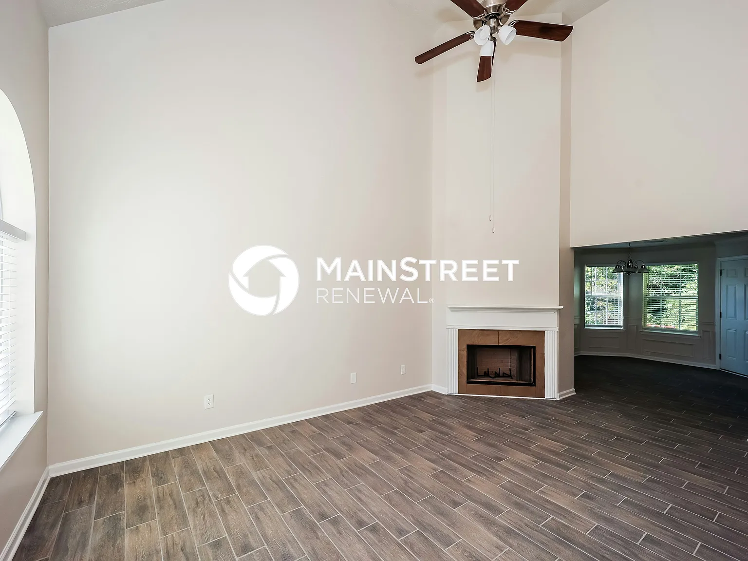 2618 W Meyer Dr — Photo 2