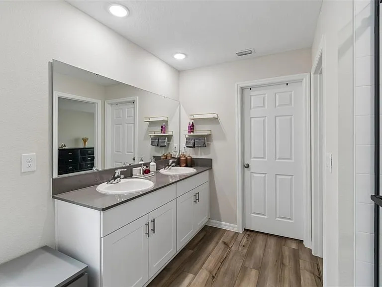4023 Gardenia Ave — Photo 52