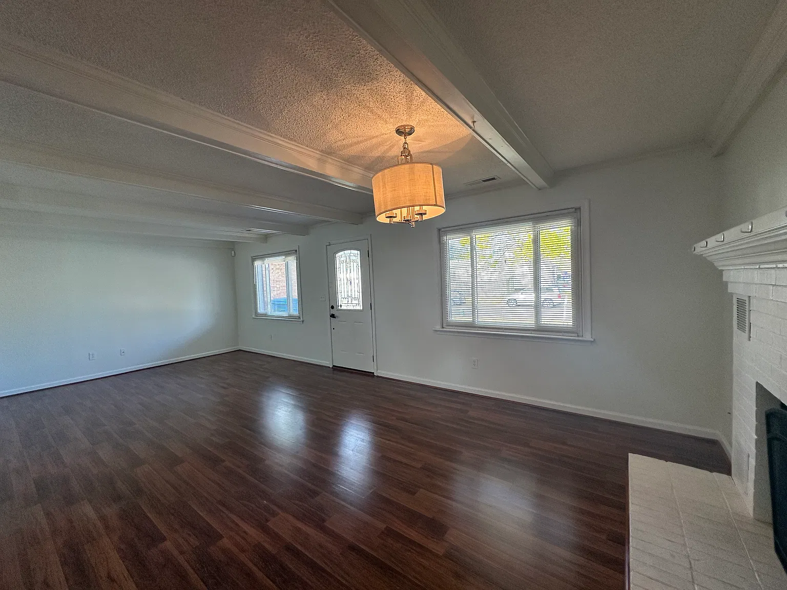 3 bed, 1188 sqft, $2,450 — Photo 2