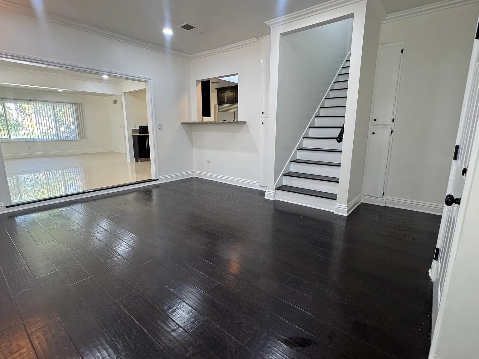 7 bed, 5566 sqft, $7,500 — Photo 3