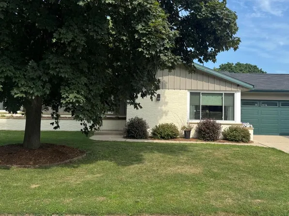 1221 Christopher COURT, Oconomowoc, WI 53066