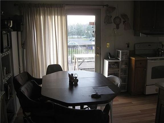 4th image of 20 Close Hollow Dr
