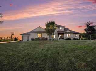 27217 Regal Ct, Sioux Falls, SD 57108