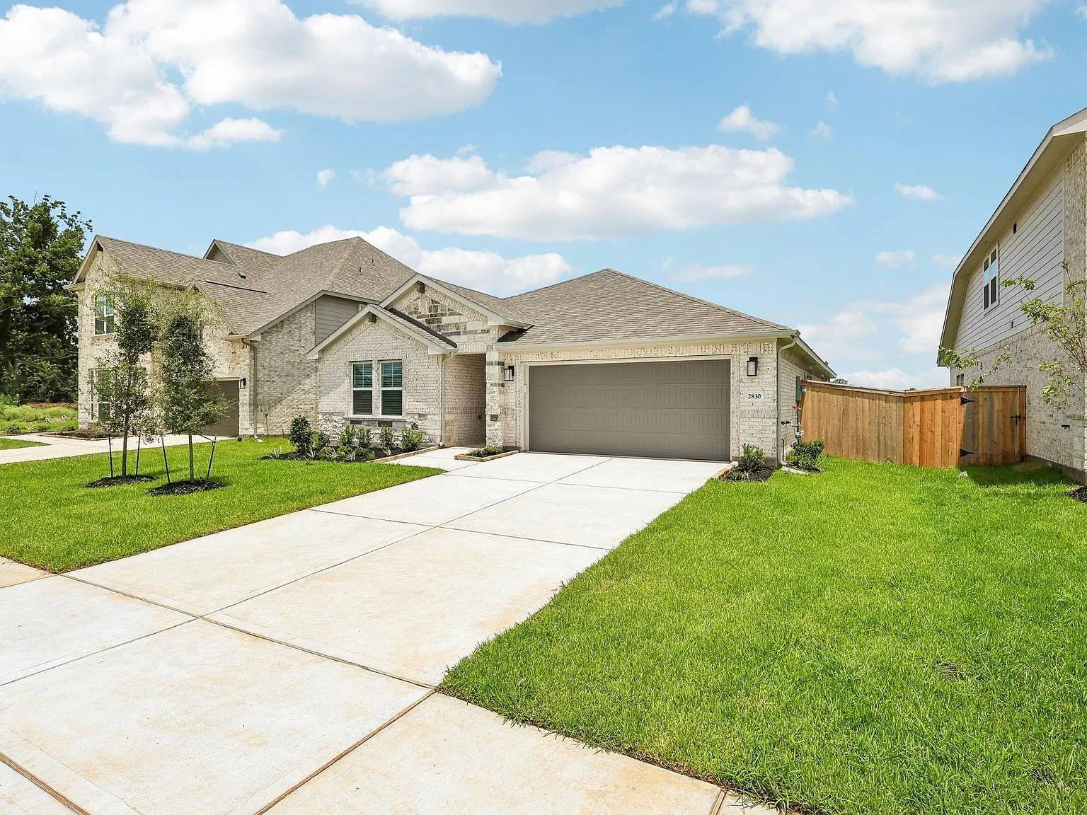 4 bed, 3.0 bath, 2045 sqft, $2,400 — Photo 2