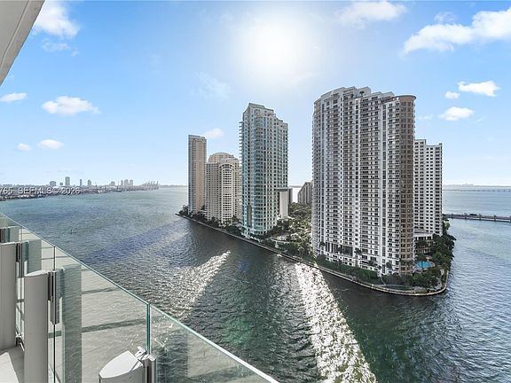 3rd image of 300 Biscayne Boulevard Way #1802