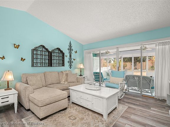 5th image of 3807 Santiago St