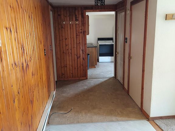 4th image of 293 E Main St
