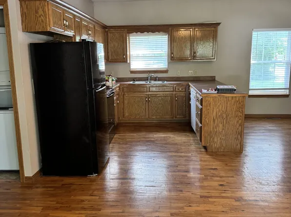 1203 S Smelter St, Pittsburg, KS 66762