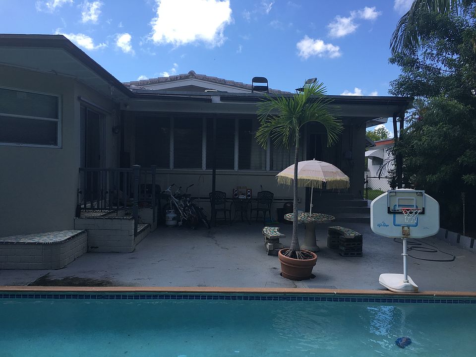1st image of 515 NE 138th St