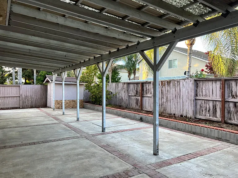 1717 Carousel Dr — Photo 17
