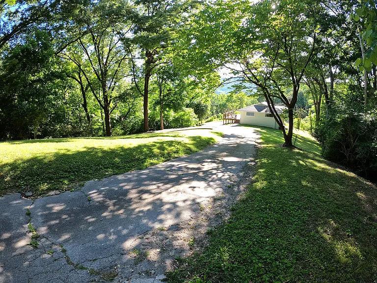 969 Henderson Ave — Photo 8